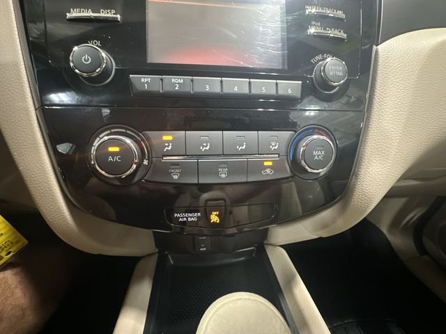 Used 2015 Glacier White Nissan S image 21