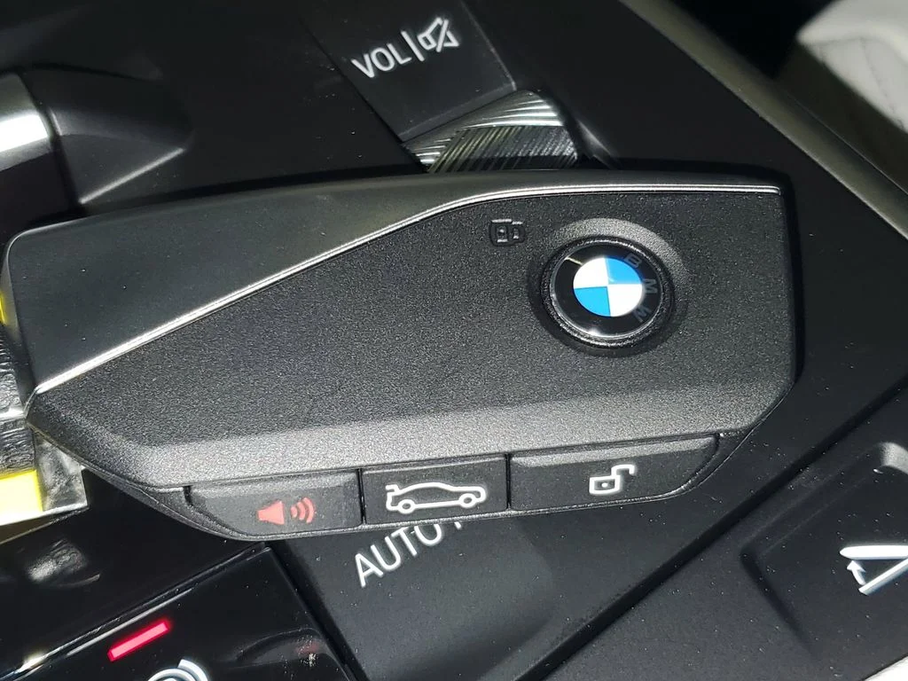 Used 2026 White BMW xDrive28i image 25