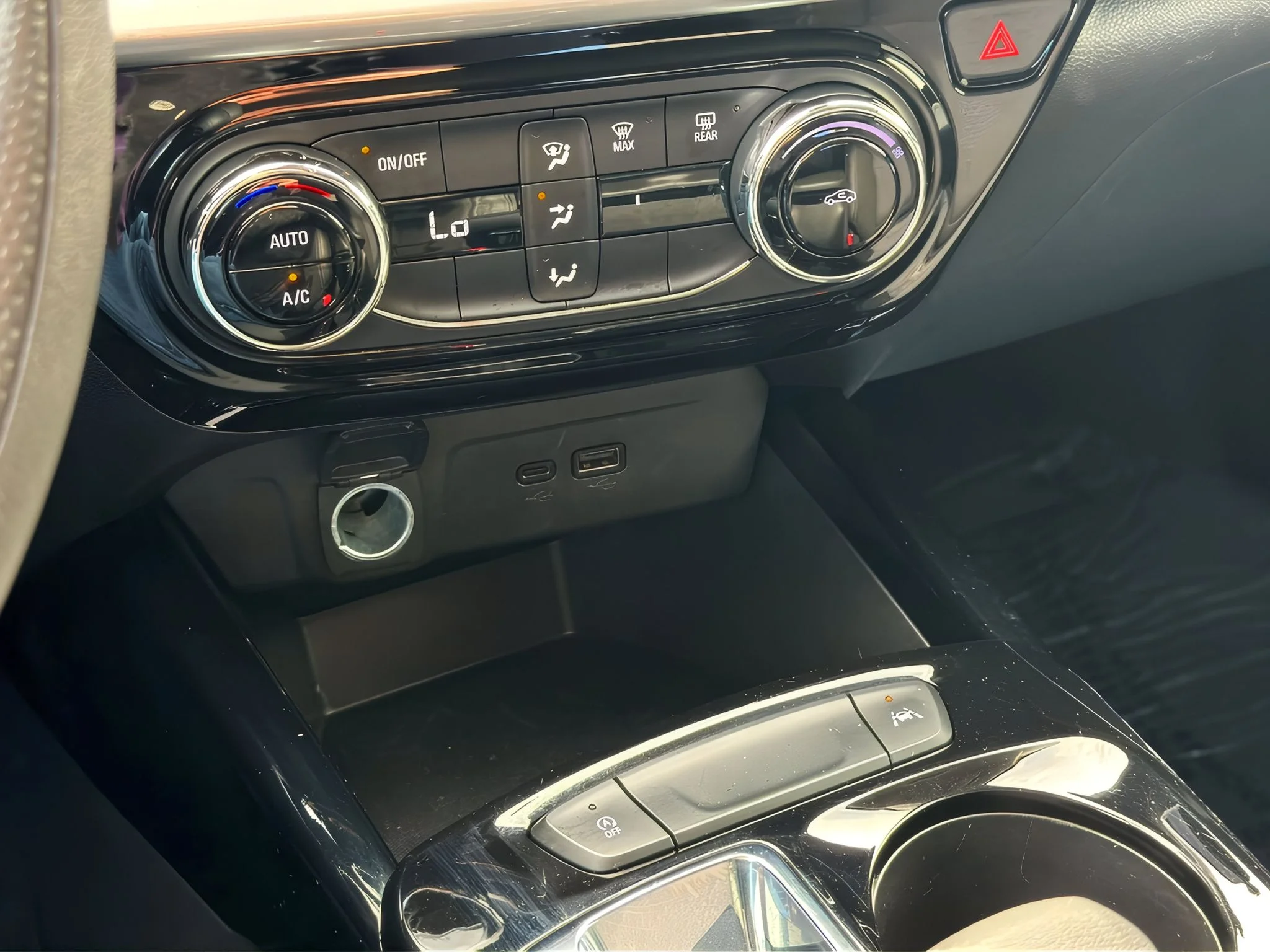2025 Chevrolet Trax LT - Photo 22