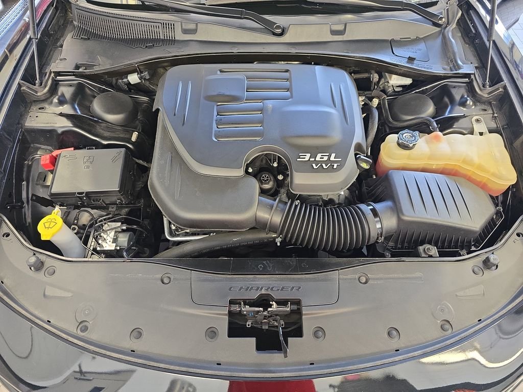 Used 2022 Black Dodge SXT image 32