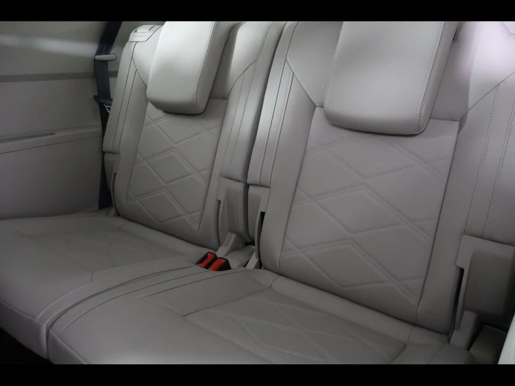 New 2026 White/off-white Volkswagen 2.0T SE image 10