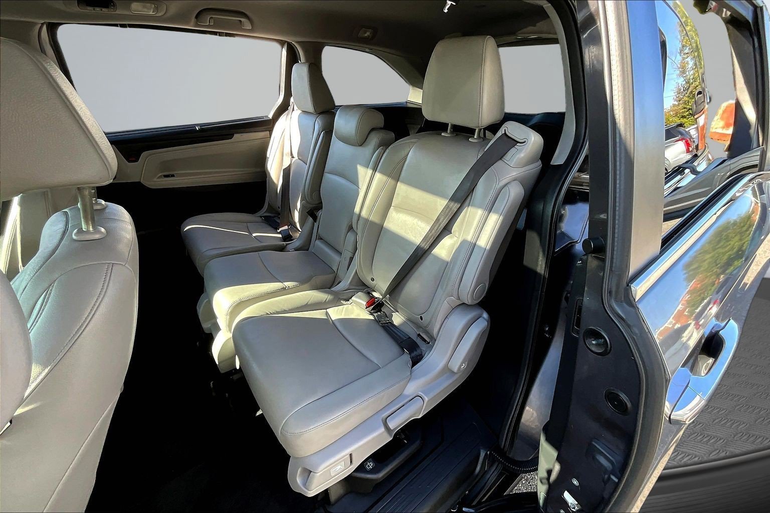 Used 2019 Gray Honda EX-L image 19