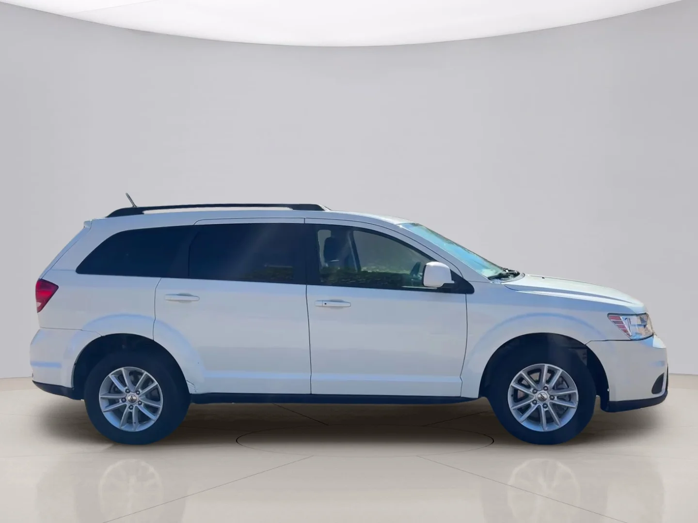 Used 2018 White Dodge SXT image 6