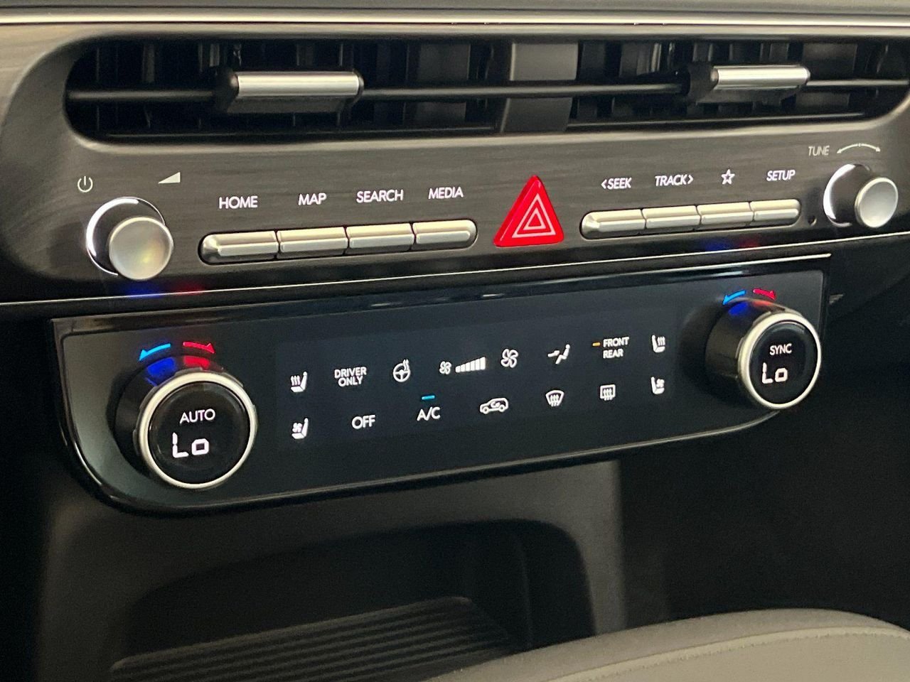 New 2026 White Hyundai SEL Premium 7P image 19