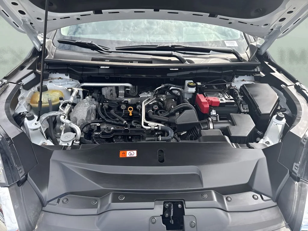 Used 2022 White Mitsubishi ES image 29