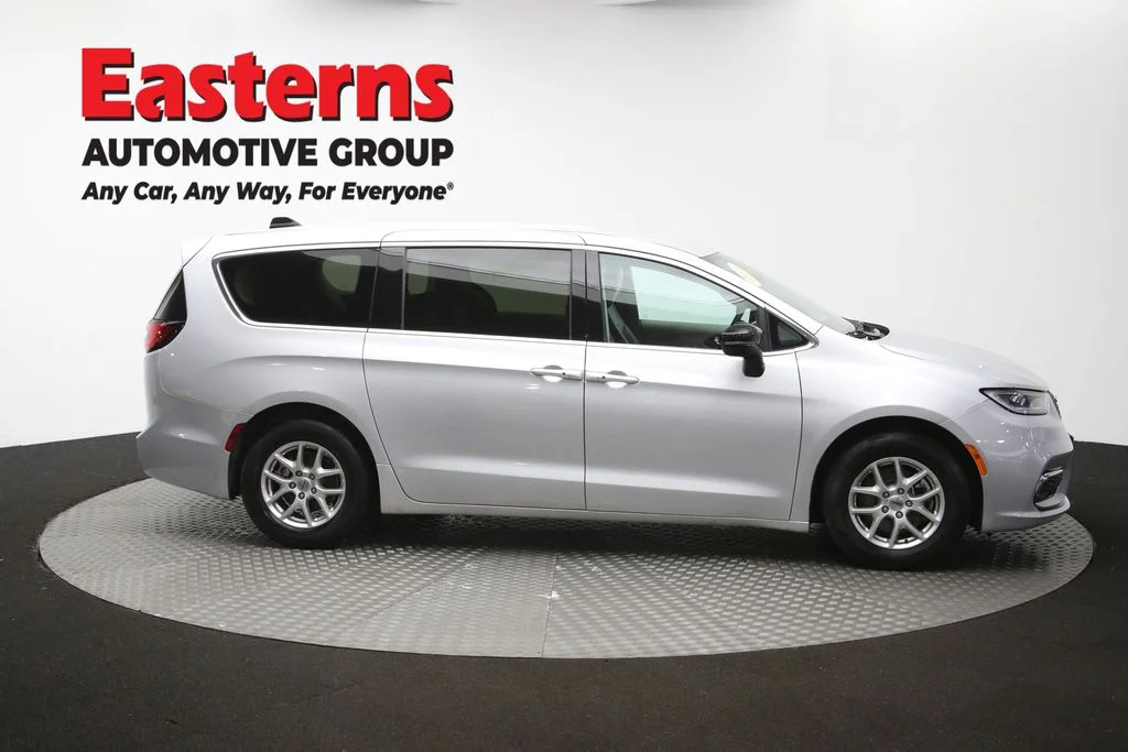 Used 2024 Silver Chrysler Touring L image 108