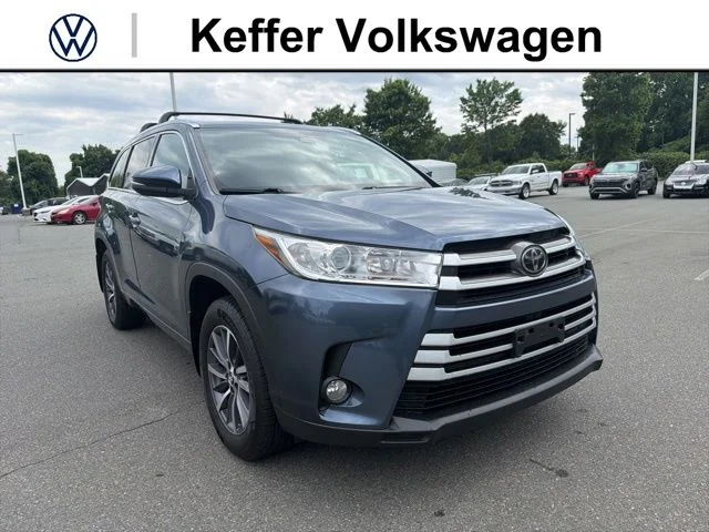 Used 2018 Blue Toyota XLE image 7
