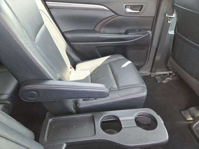 Certified Used 2018 BLIZZARD PEARL Toyota  image 32