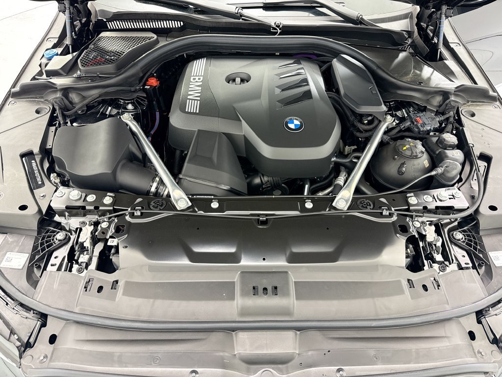 Used 2027 Black Sapphire Metallic BMW 530i xDrive image 28