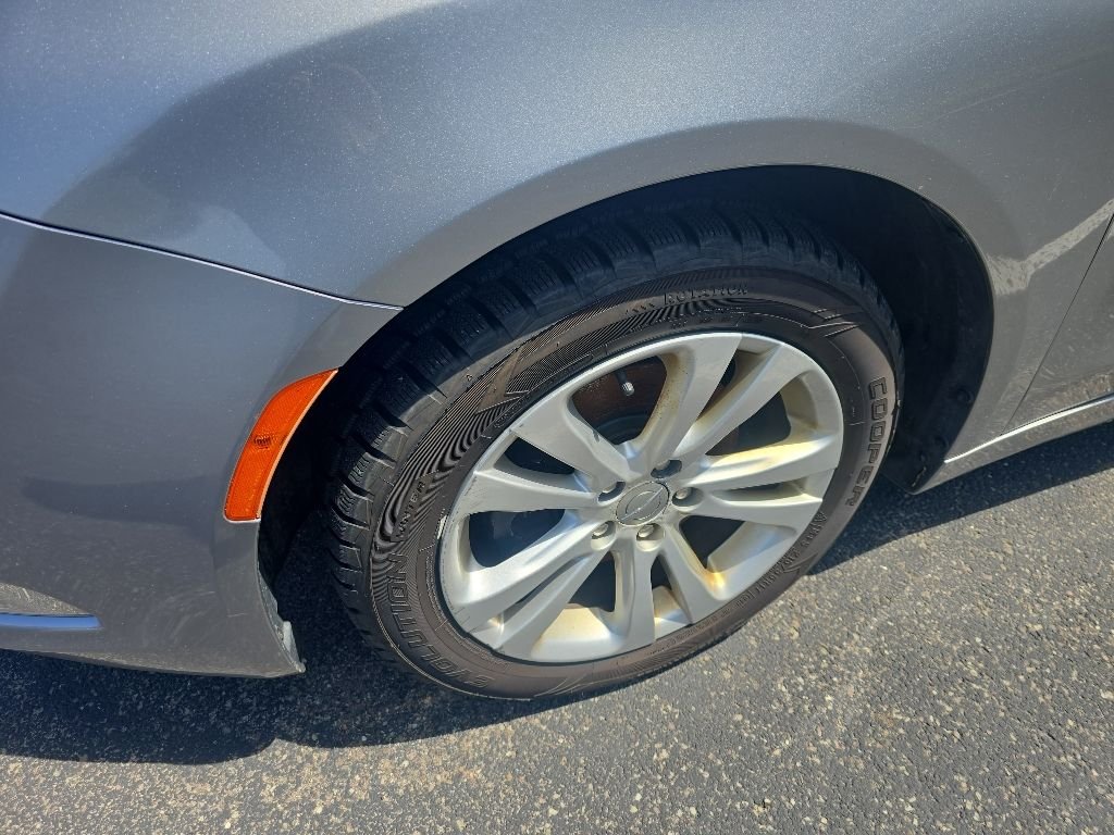 Used 2015 Silver Chrysler Limited image 10
