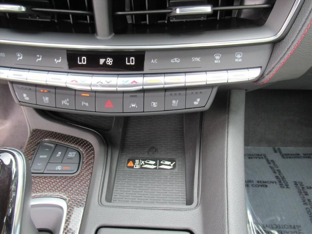 Used 2022 Crystal White Tricoat Cadillac Sport image 27