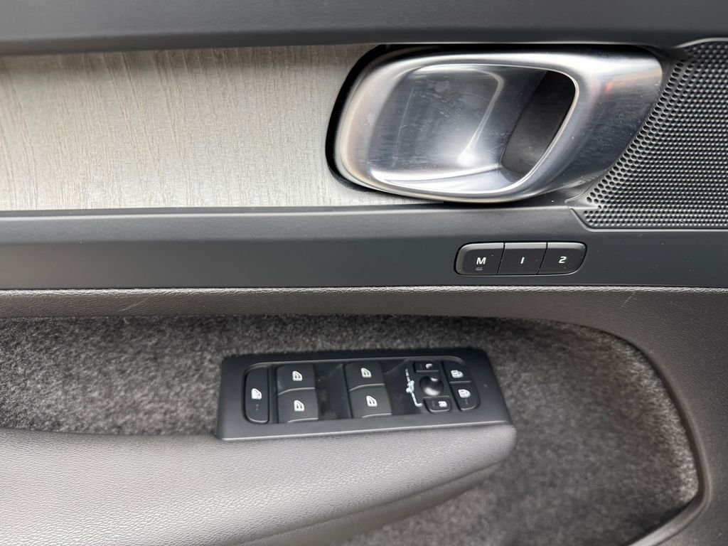 2024 Volvo XC40 Plus - Photo 10