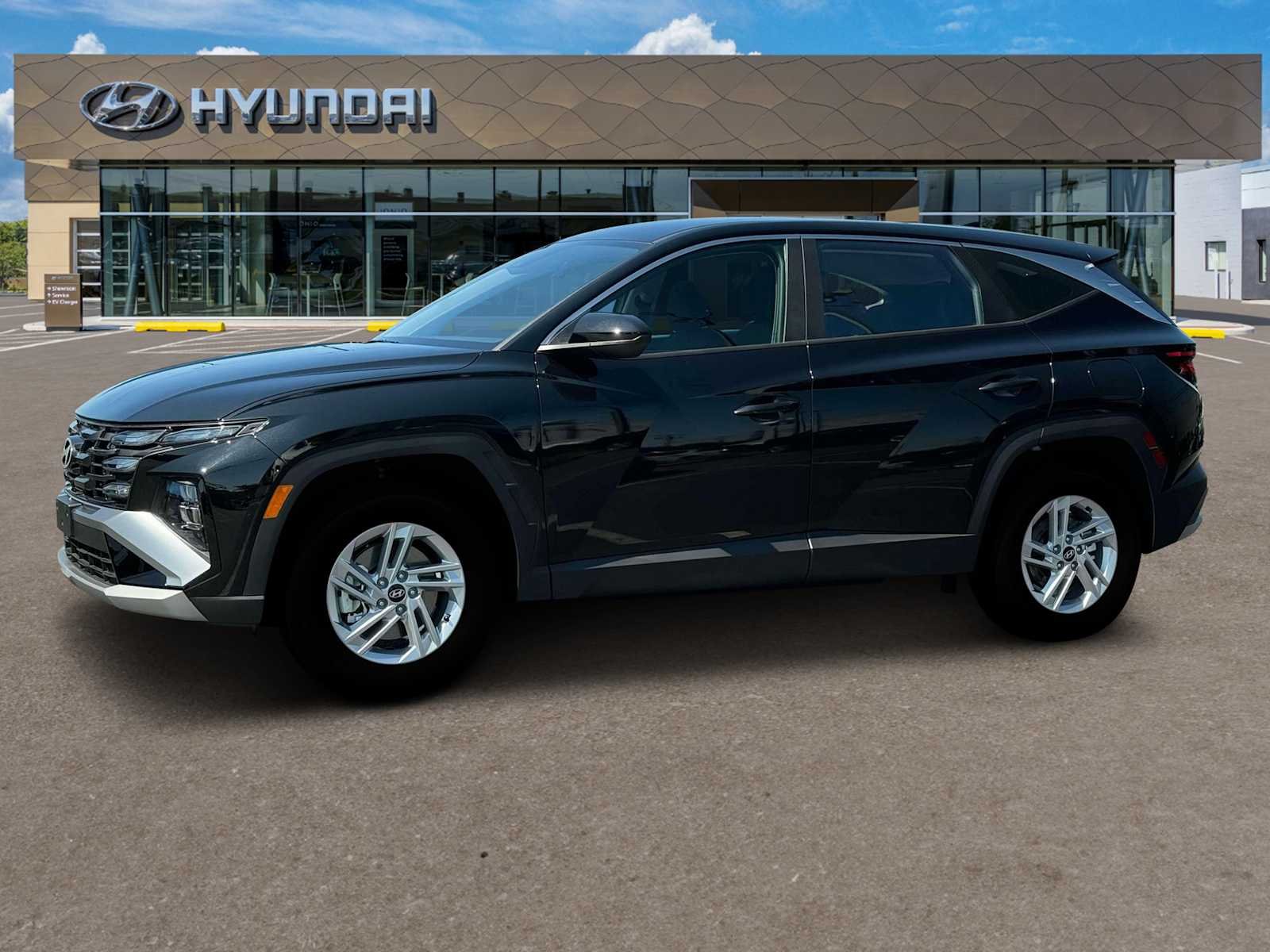 Used 2025 Phantom Black Hyundai SE image 2