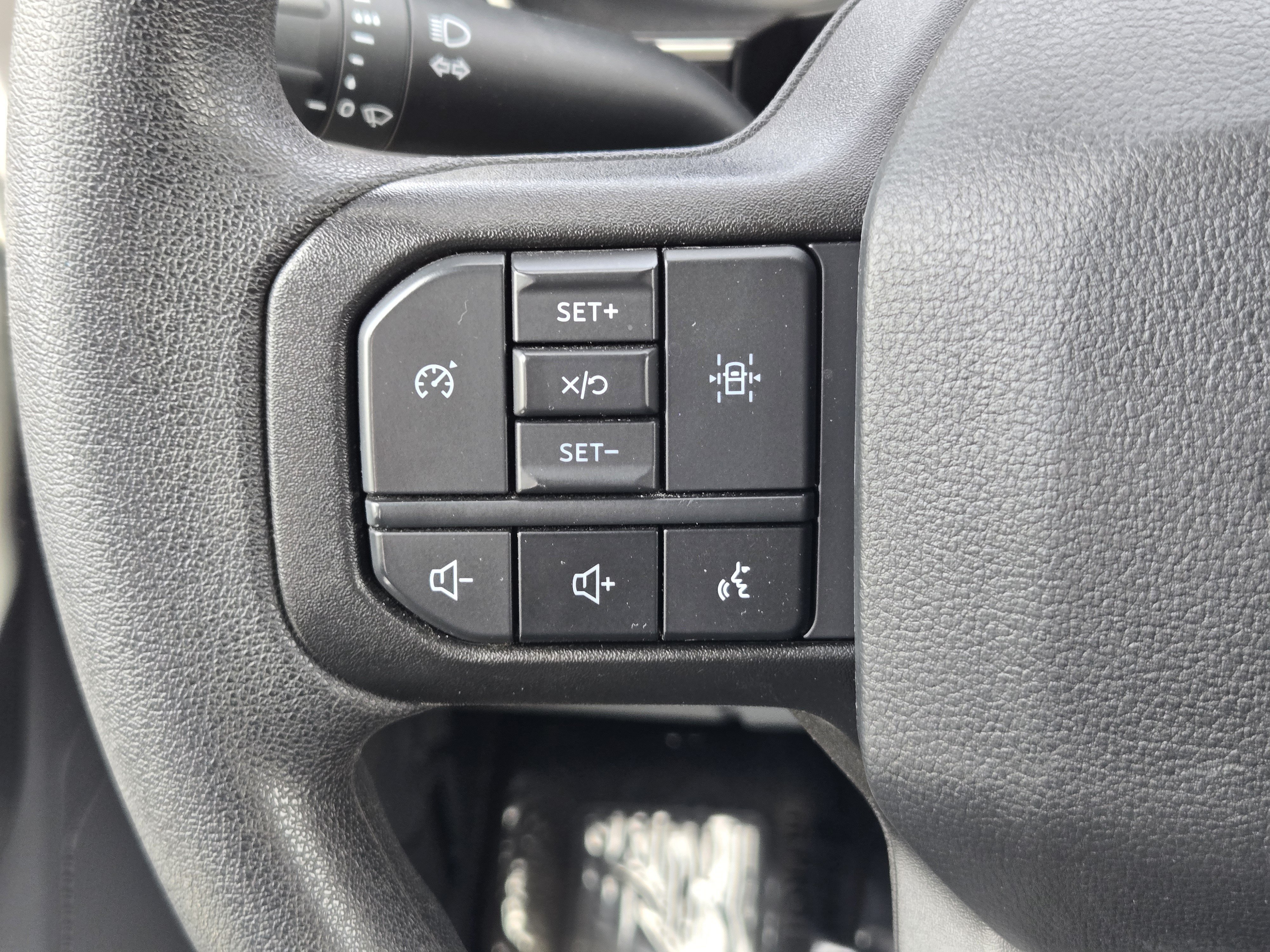 Used 2023 Silver Ford XLT image 24