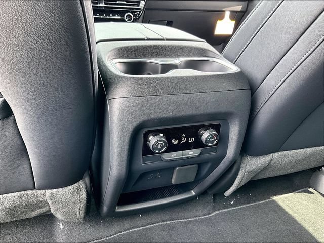 2027 Chevrolet Traverse LT - Photo 18