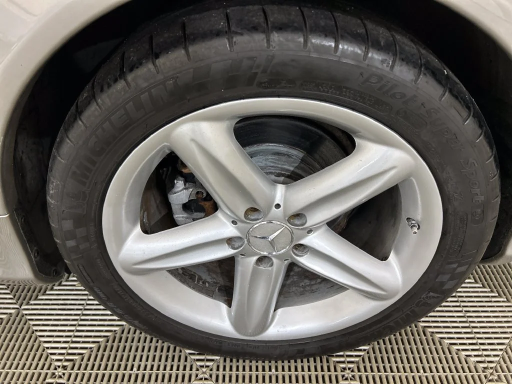 Used 2006 Gray Mercedes-Benz SL 500 image 9