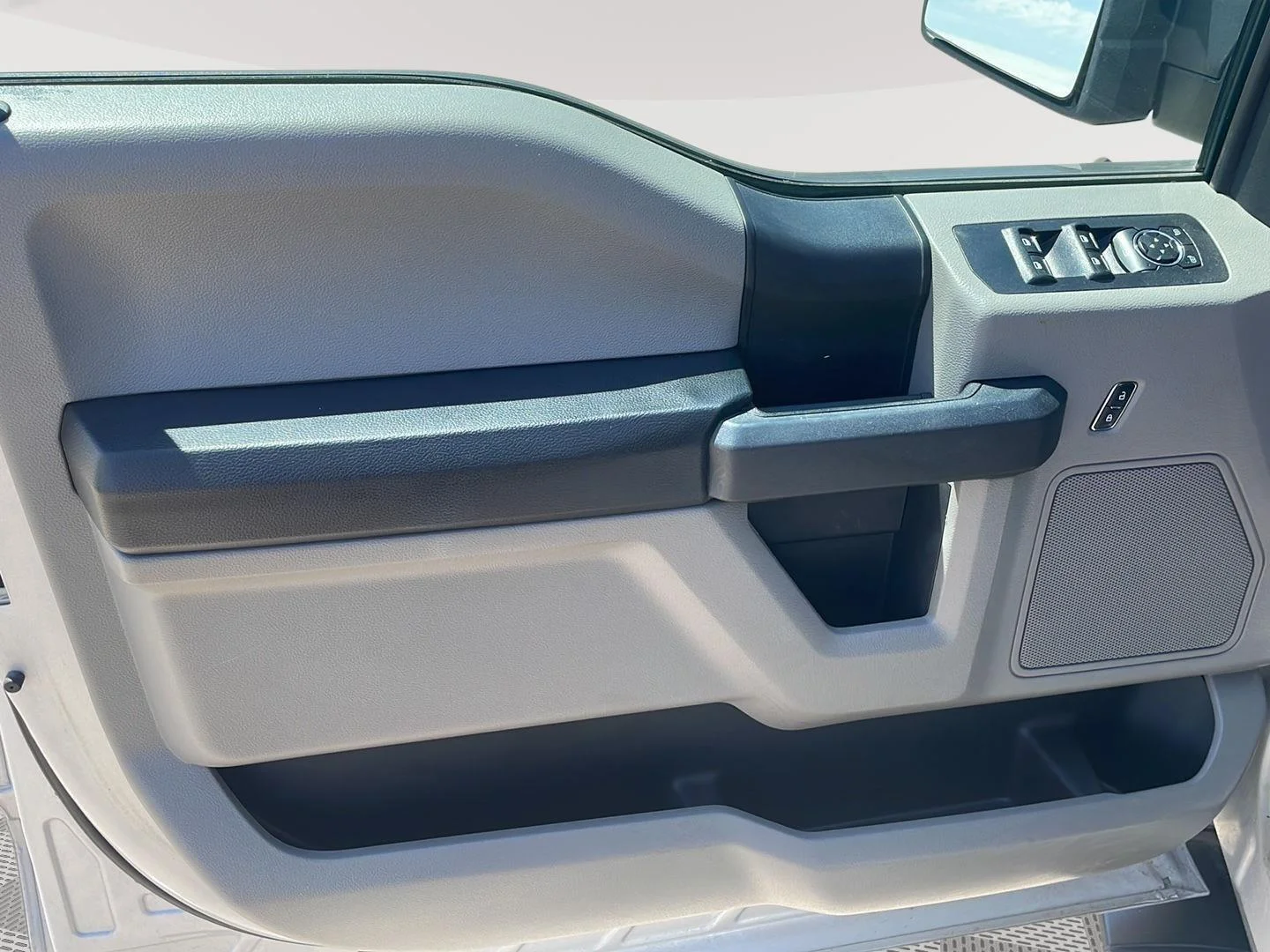 2017 Ford F-150 XL - Photo 10