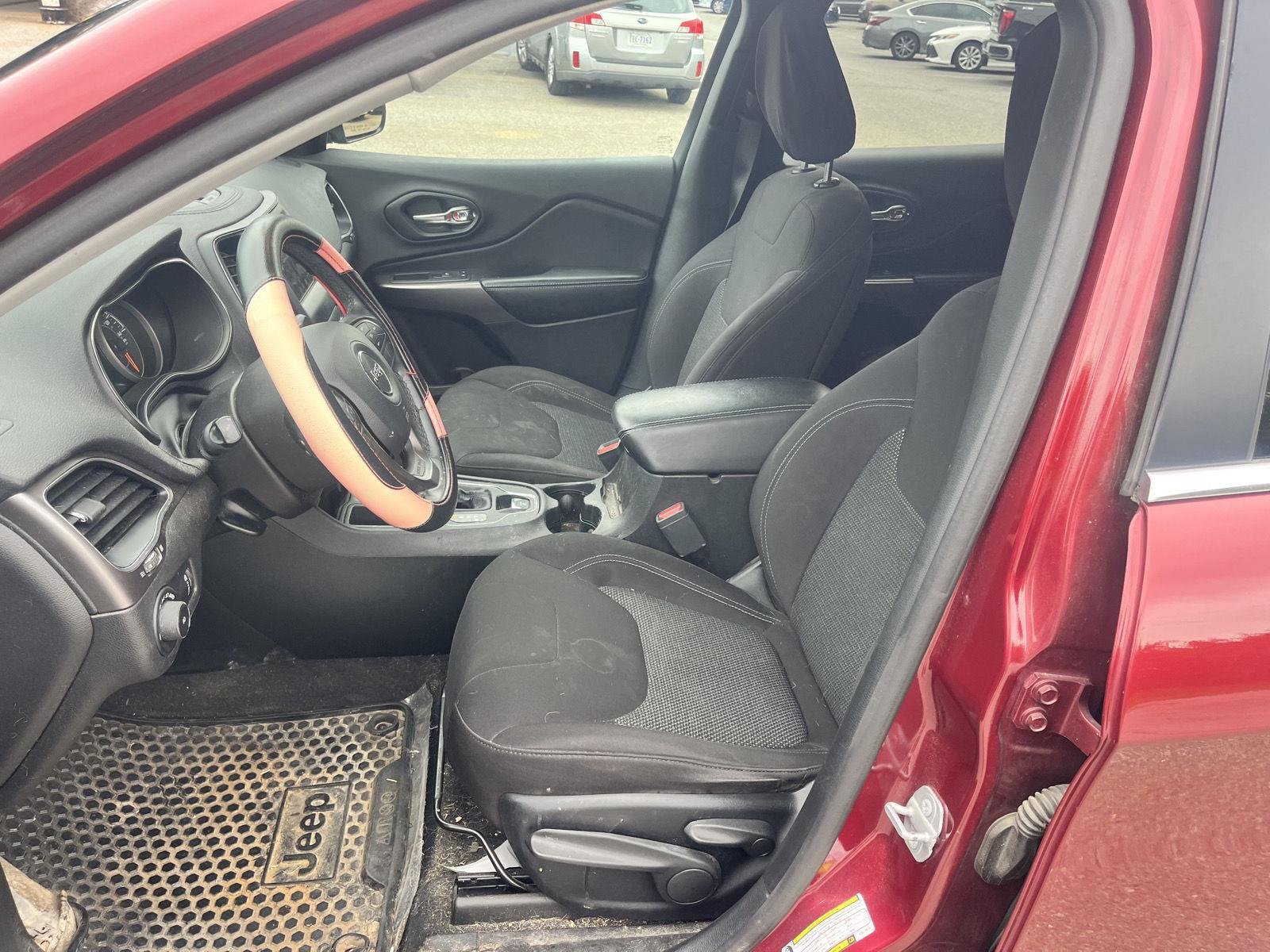 Used 2019 Velvet Red Pearlcoat Jeep Latitude image 11