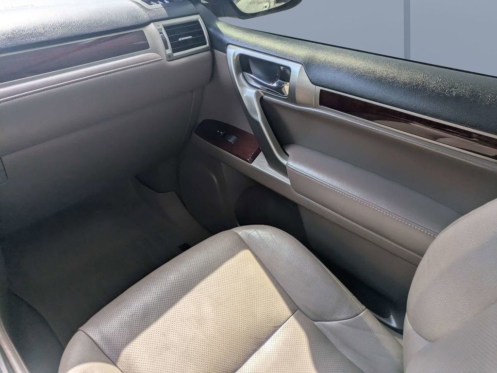 Used 2018 Gray Lexus 460 image 16