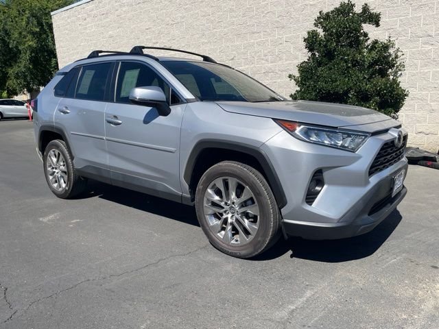 Used 2020 Silver Toyota XLE Premium image 1