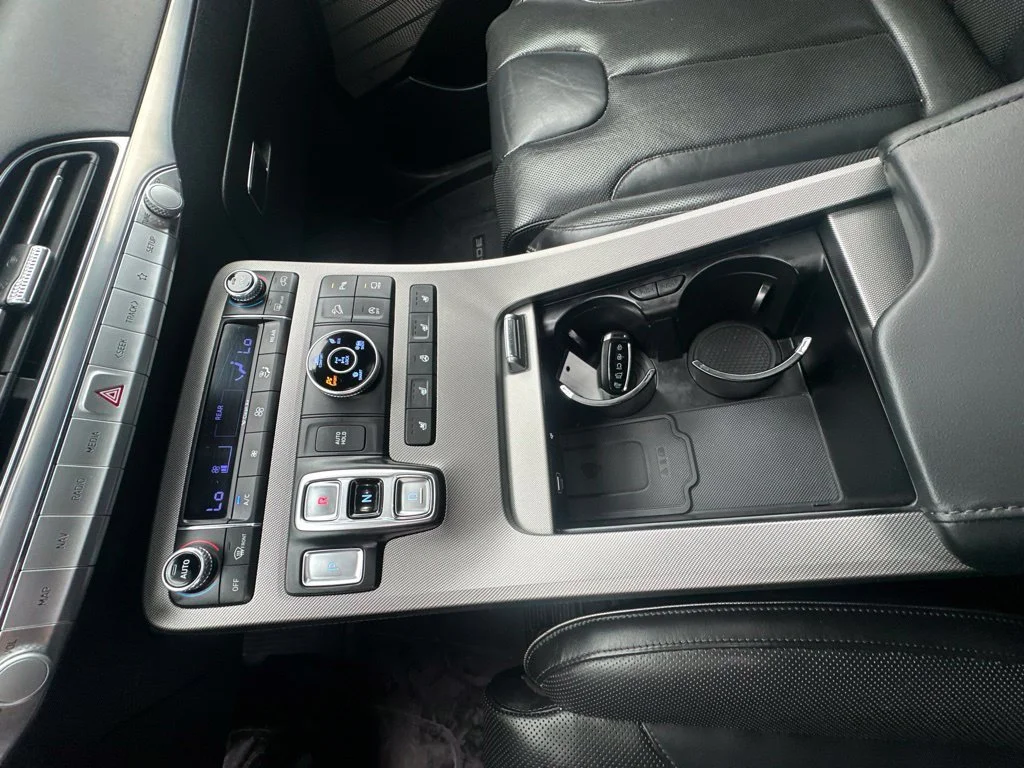 Used 2022 White Hyundai Calligraphy image 16