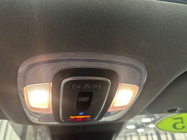 Used 2025 White Hyundai SEL Convenience image 33