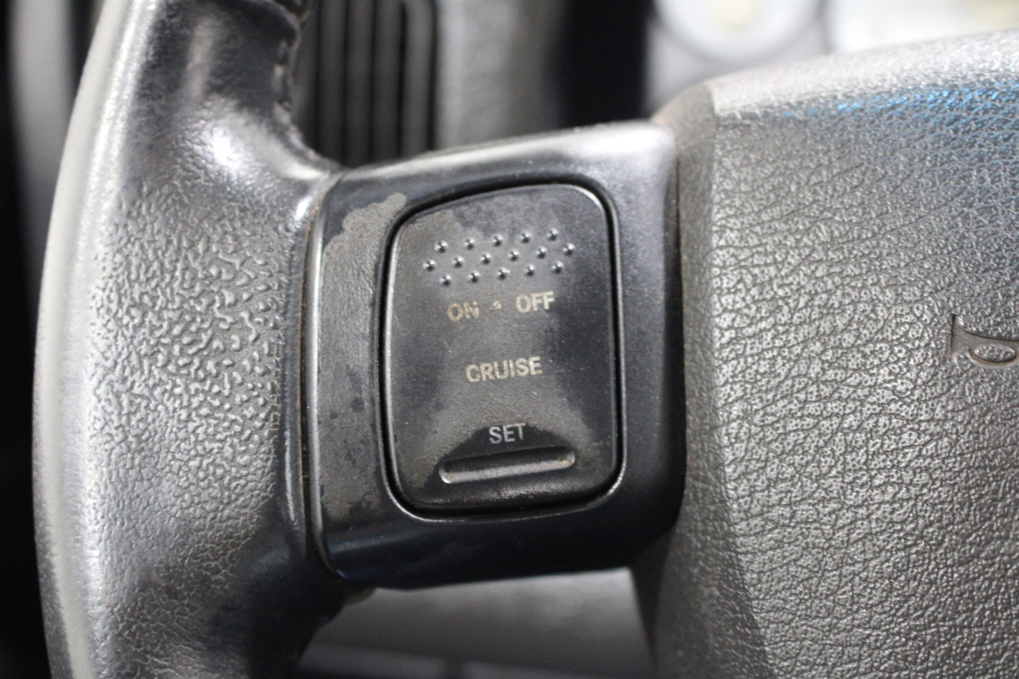 Used 2005 Bright White Dodge SLT image 10