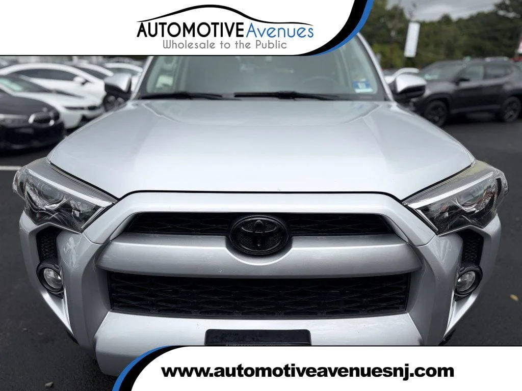 2018 Toyota 4Runner SR5 4WD photo