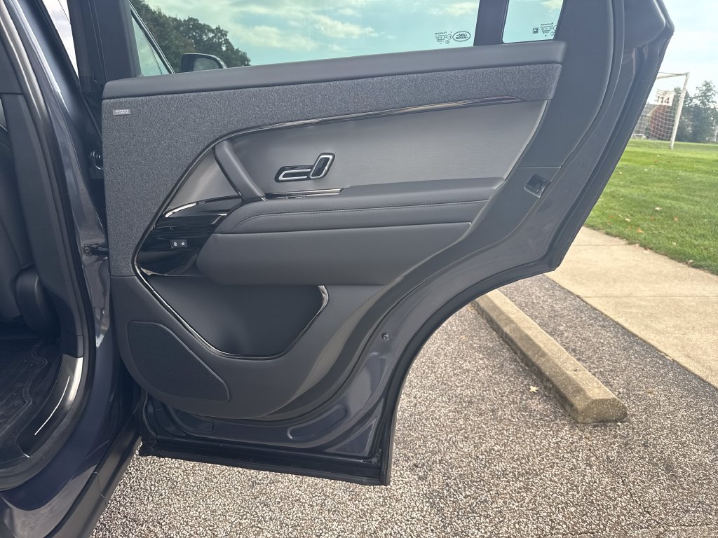 New 2027 Varesine Blue Land Rover Dynamic SE image 17