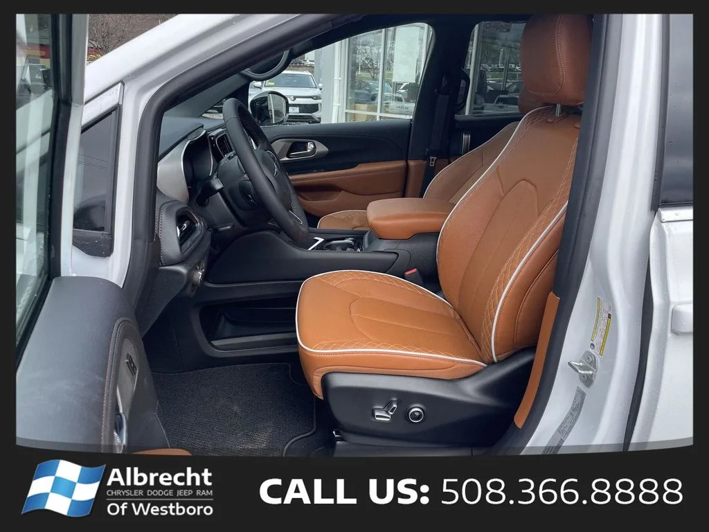 New 2026 Bright White Clear-Coat Exterior Paint Chrysler Pinnacle image 10