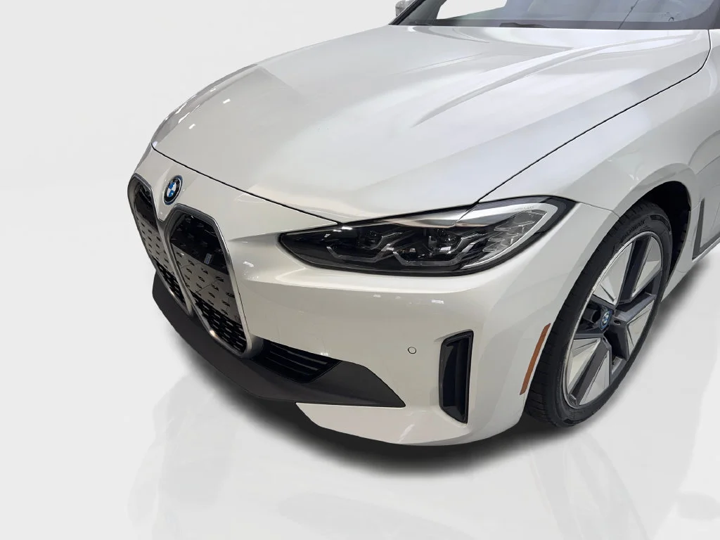 Used 2024 White BMW eDrive35 image 18