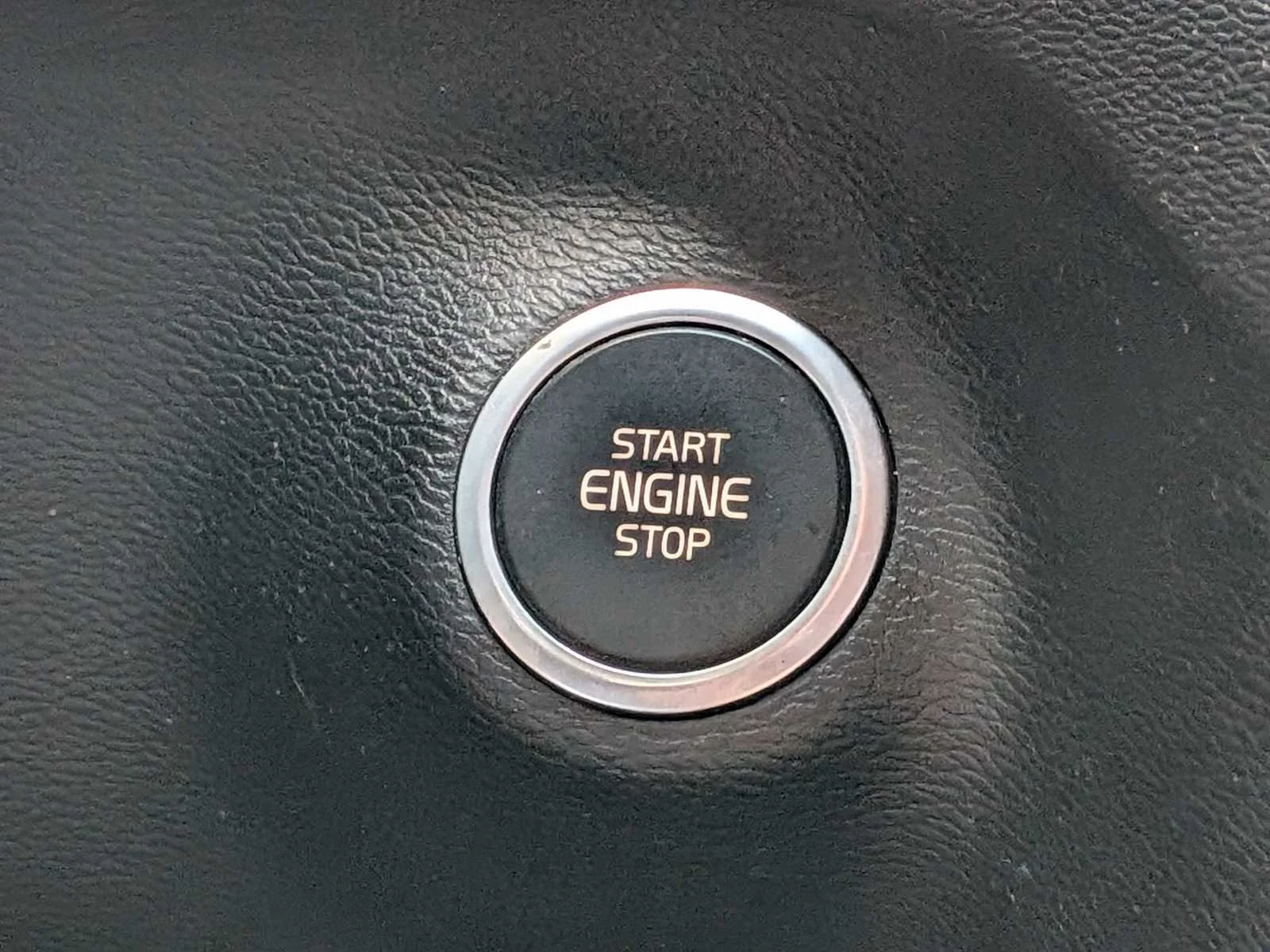 Used 2020 White Volvo Momentum image 15