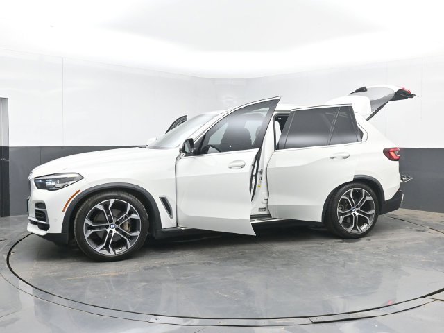 Used 2022 White BMW sDrive40i image 55