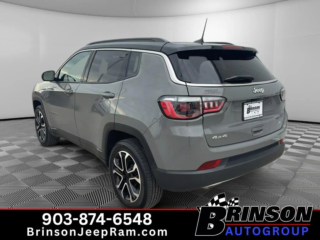 Used 2023 Grey Jeep Limited image 5