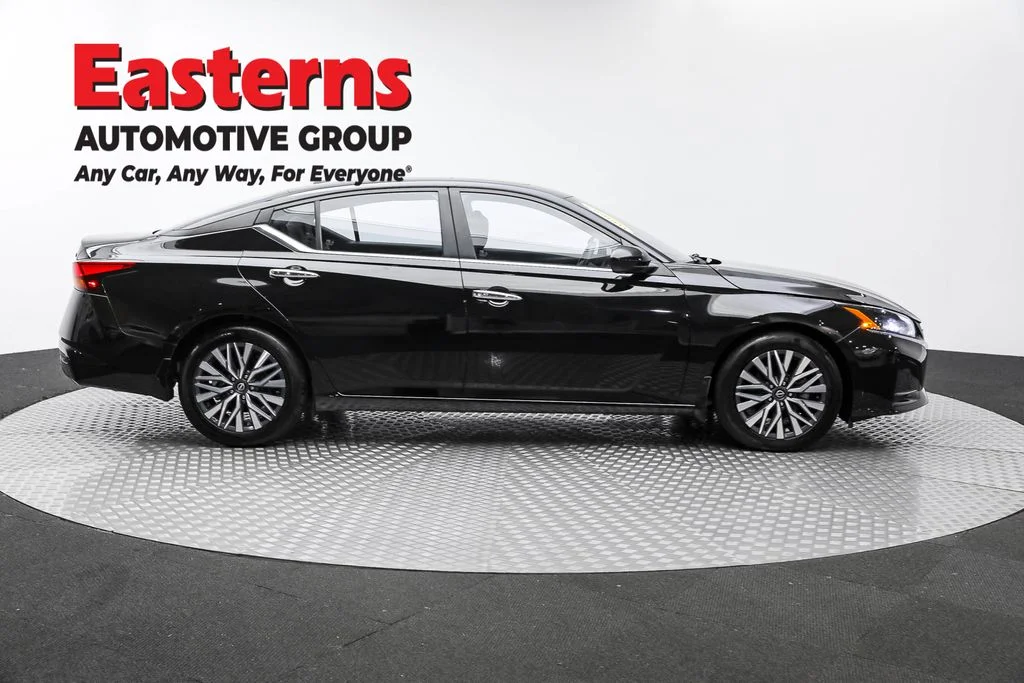 Used 2023 Black Nissan 2.5 SV image 4