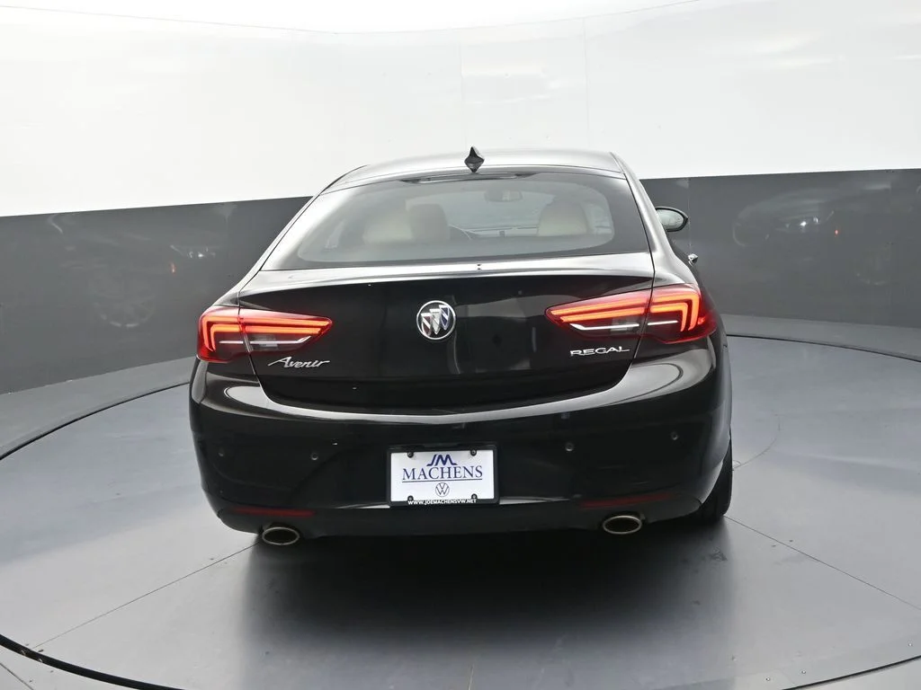 Used 2019 Black Buick Avenir image 9