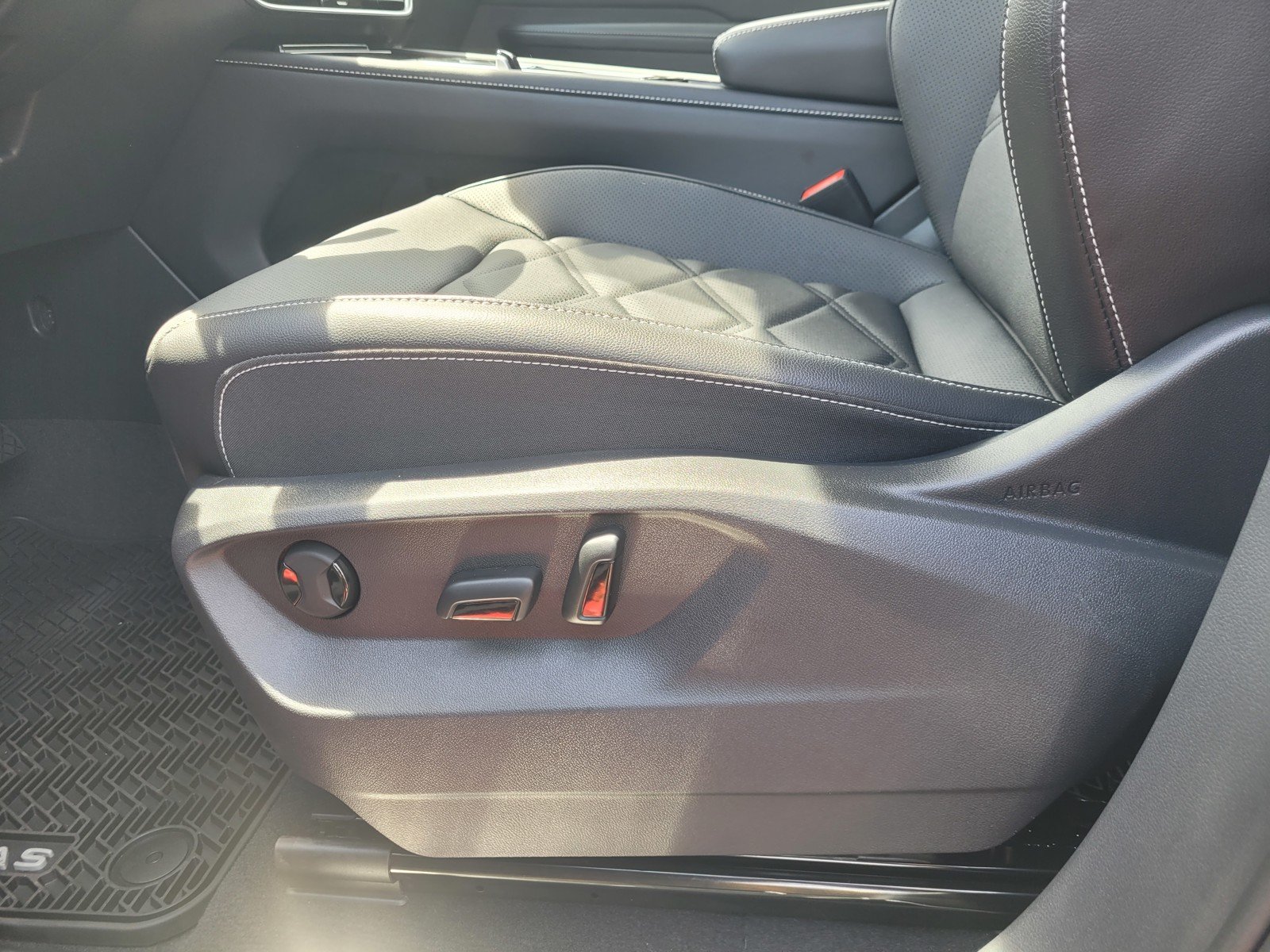 New 2024 White Volkswagen 2.0T SE w/Technology image 9