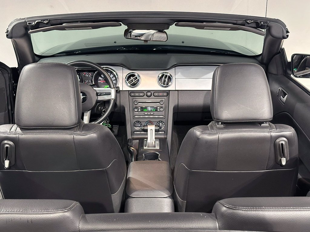 Used 2005 Black Ford  image 42