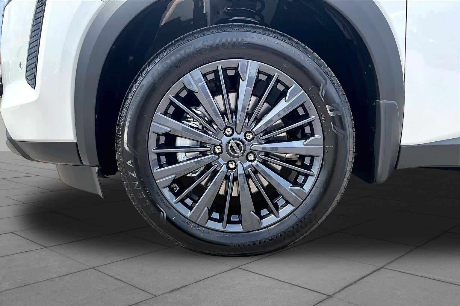 New 2026 Everest White Pearl TriCoat Nissan SL image 11