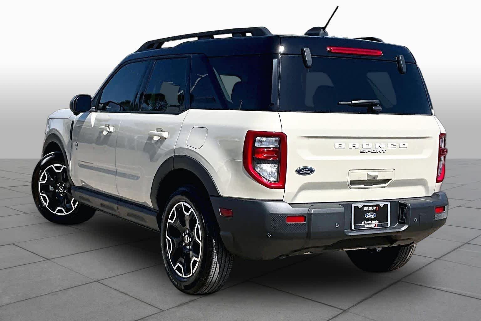Used 2025 Desert Sand Ford Outer Banks image 12