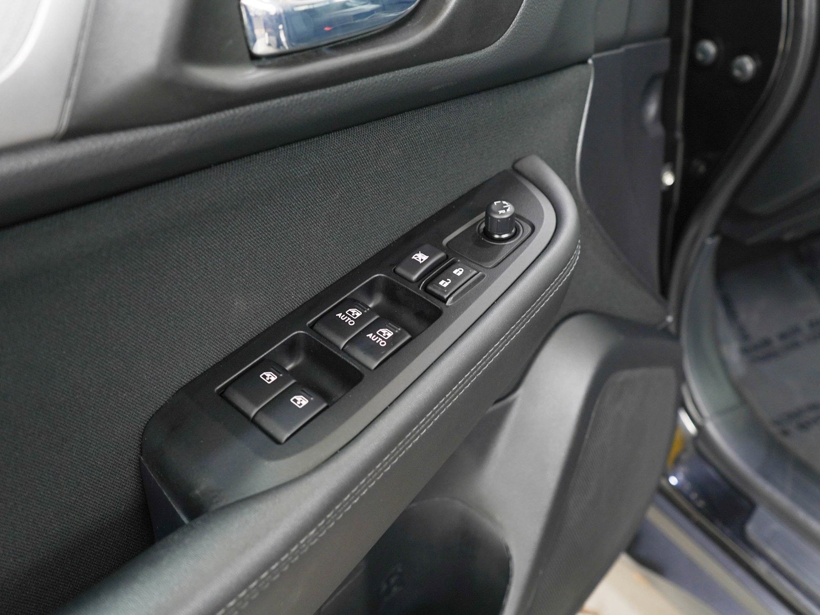 Used 2018 Crystal Black Pearl Subaru 2.5i Premium image 21