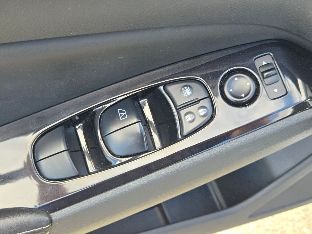 Used 2023 Silver Nissan 2.5 SV image 16