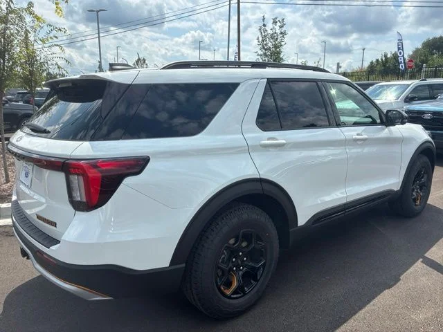 New 2027 White Ford 4DR AWD TREMOR image 9