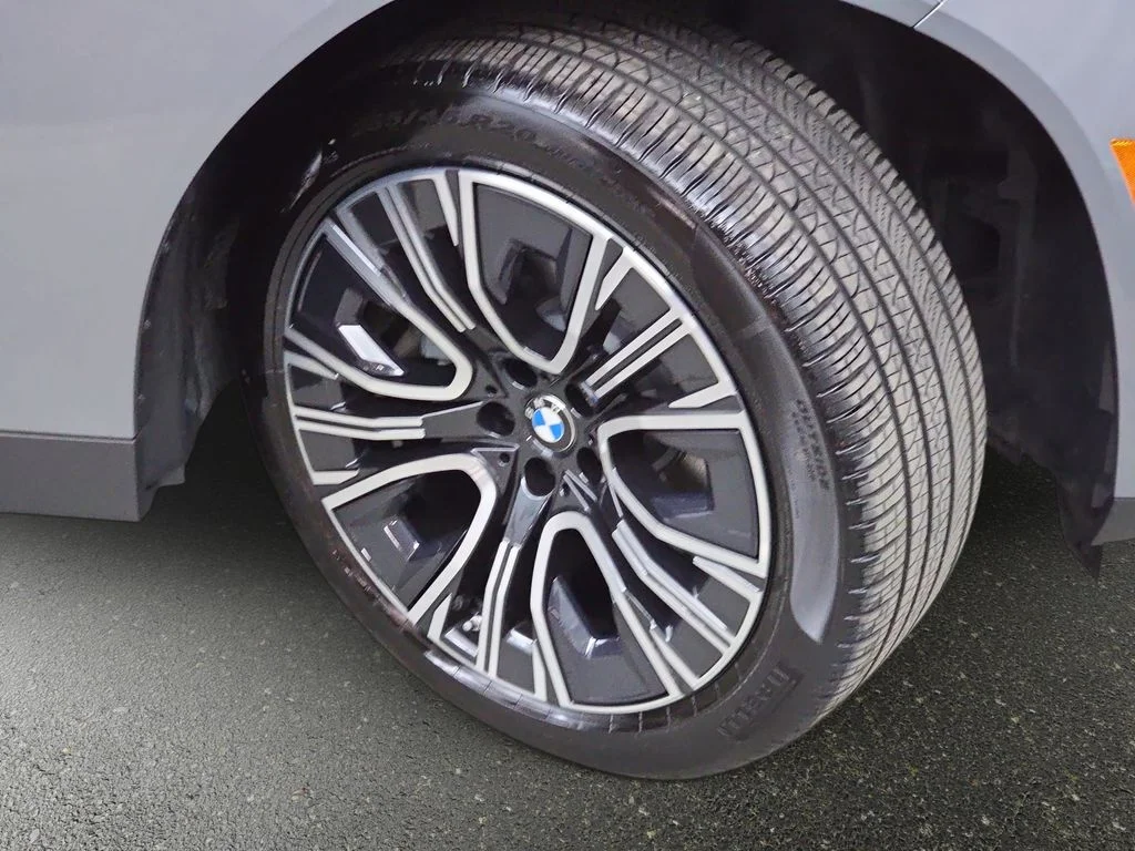 Used 2025 Skyscraper Gray Metallic BMW 30 xDrive image 33