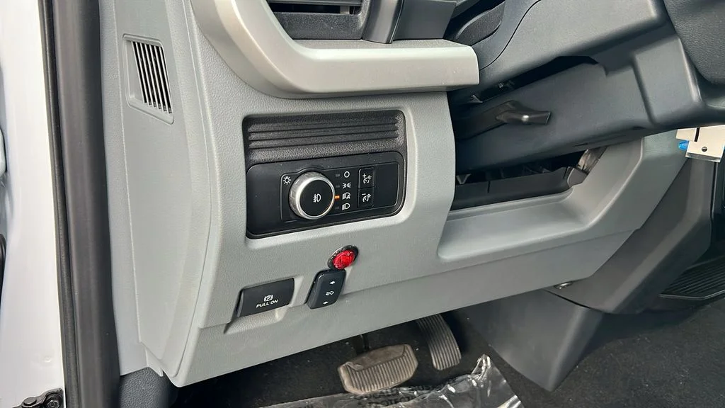 2025 Ford F-350 Super Duty Chassis Cab XLT - Photo 11