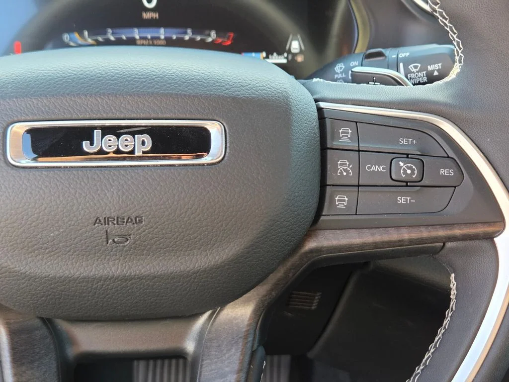 Used 2025 Gray Jeep Limited image 27