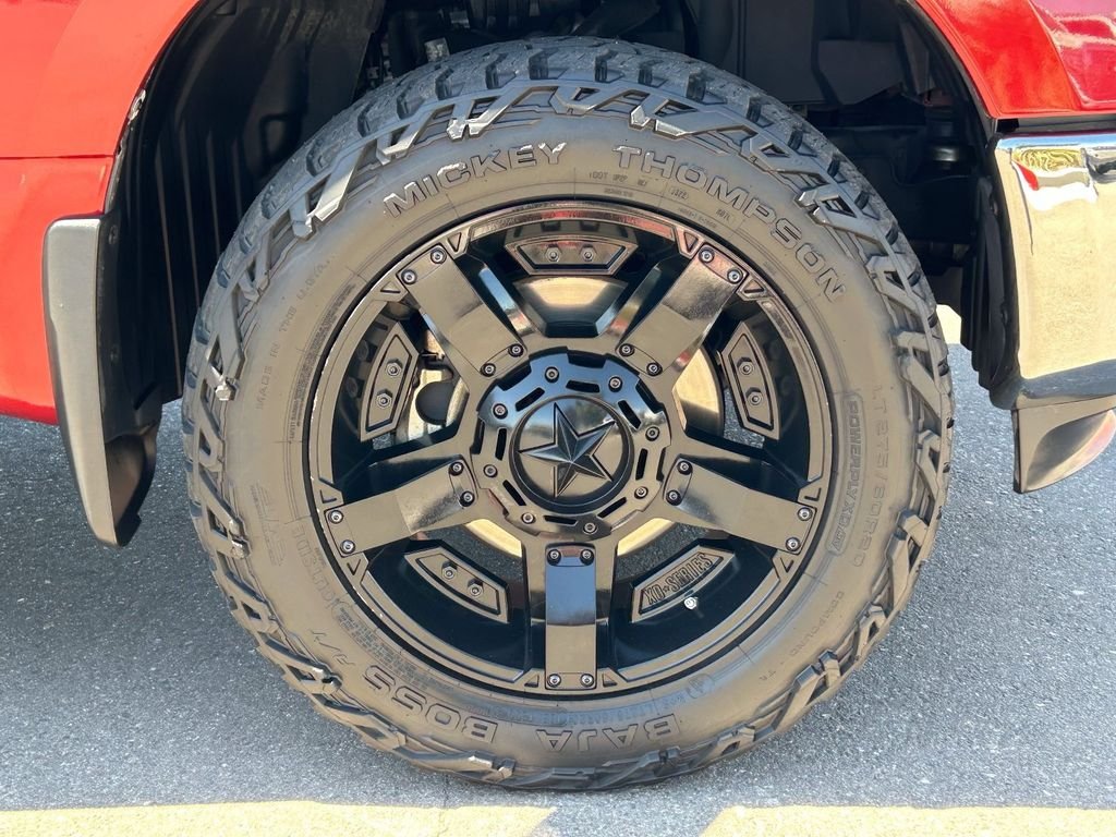Used 2018 Red Nissan SV image 9