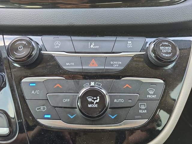 Used 2022 Black Chrysler Touring L image 4