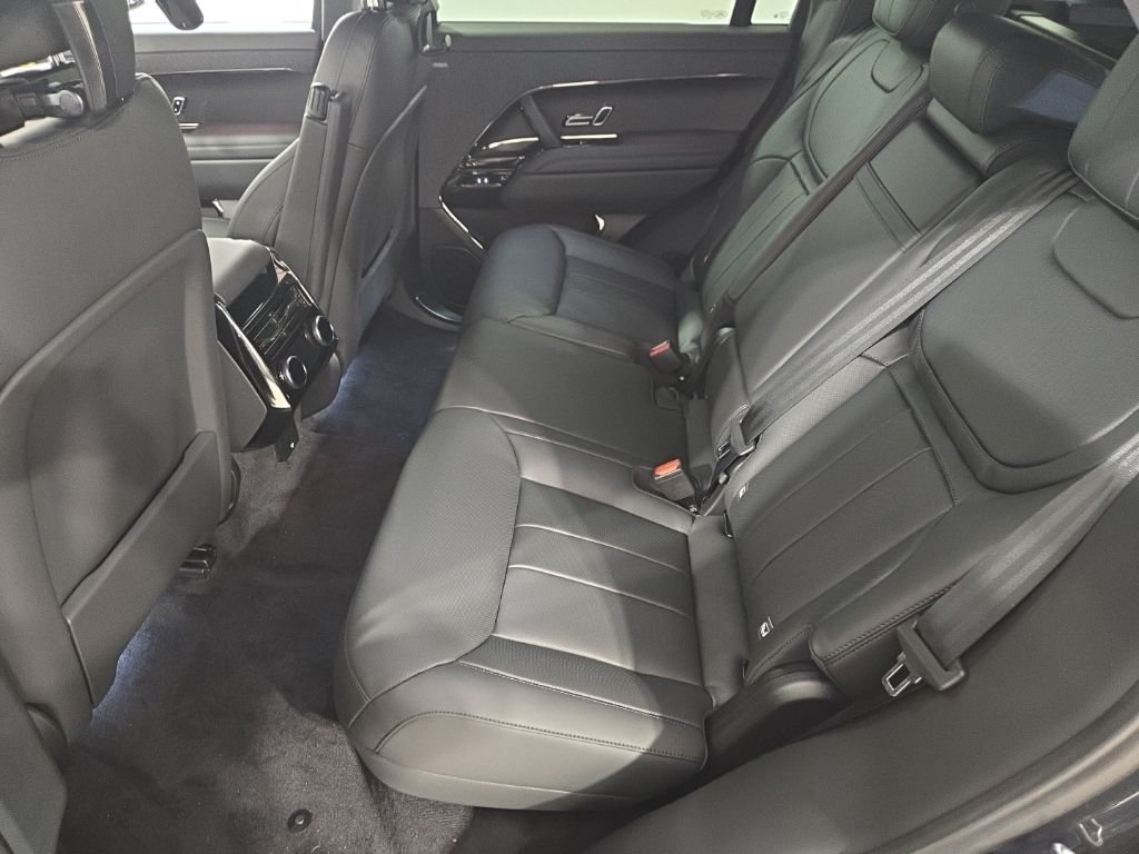 New 2026 Carpathian Grey Land Rover Dynamic SE image 22