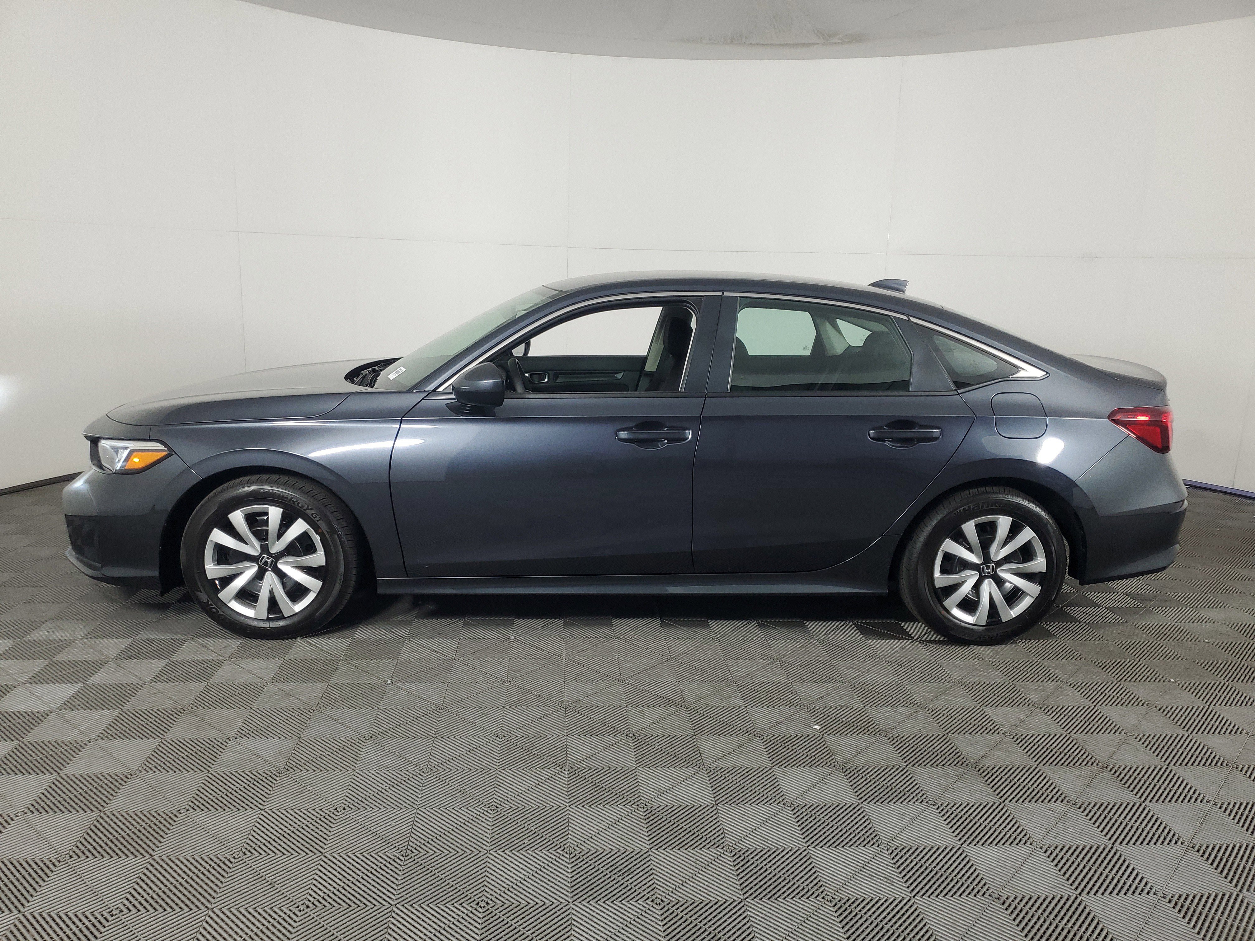 Used 2026 Meteorite Gray Metallic Honda LX image 7